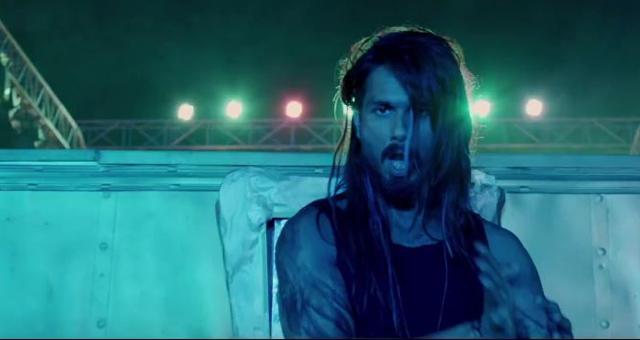 Shahid Kapoor plays Tommy Singh, a rockstar who is also a drug addict in Udta Punjab.