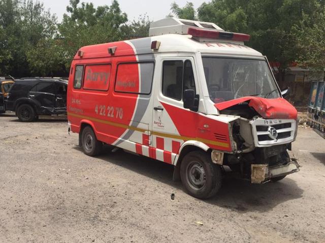An 81-year-old woman had a chest disease and was travelling in the ambulance which was hit by a speeding SUV at 5:30 am on Monday morning. She succumbed to her injuries three hours later at a private hospital. (Parveen Kumar/HT Photo) An 81-year-old woman had a chest disease and was travelling in the ambulance which was hit by a speeding SUV at 5:30 am on Monday morning. She succumbed to her injuries three hours later at a private hospital. (Parveen Kumar/HT Photo)