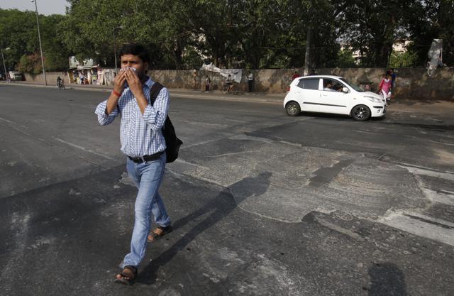 No space has been demarcated for pedestrians to cross the road. (Sanchit Khanna / HT Photos)
