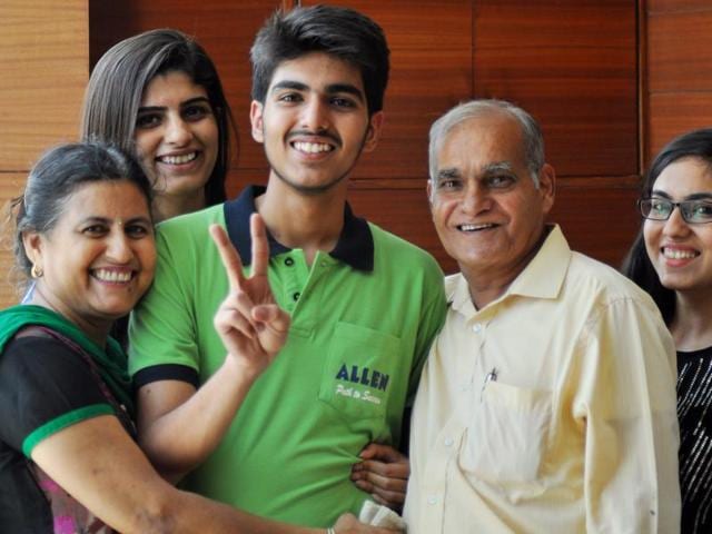 Bhavesh Dhingra who secured 2nd rank in the IIT-JEE Advanced examinations with his family. (Karun Sharma/ Hindustan Times) Bhavesh Dhingra who secured 2nd rank in the IIT-JEE Advanced examinations with his family. (Karun Sharma/ Hindustan Times)