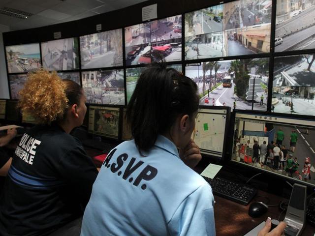 Policewomen oversee supporters at the Urban Supervisory Control Centre (CSU) of Nice, ahead of the Euro 2016 football match Poland vs Northern Ireland, in Nice, southeastern France. (AFP Photo) Policewomen oversee supporters at the Urban Supervisory Control Centre (CSU) of Nice, ahead of the Euro 2016 football match Poland vs Northern Ireland, in Nice, southeastern France. (AFP Photo)