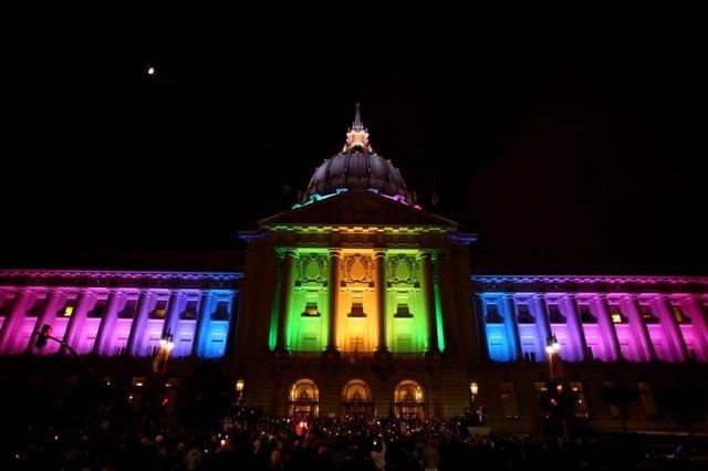 People attend a candlelight vigil for the victims of the Orlando attack against a gay night club, held in San Francisco, California. (Reuters)