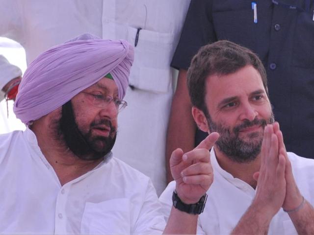 Punjab Congress chief Capt Amarinder Singh with the party’s national vice-president, Rahul Gandhi, at a dharna on the issue of drugs and law and order in Jalandhar on Monday; also seen are MP Santokh Singh Chaudhary and party leader Vijay Inder Singla (standing, left).(Pardeep Pandit/HT Photo)