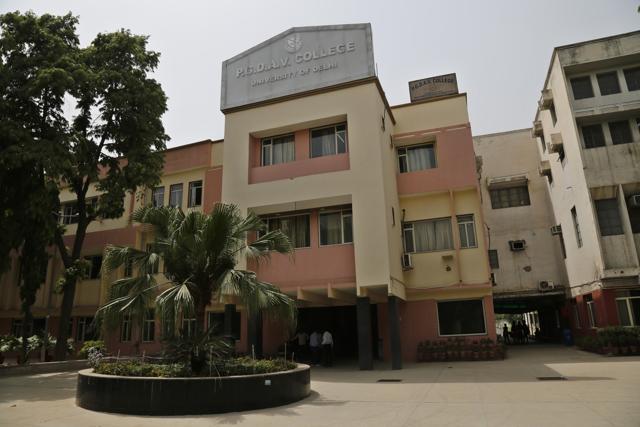 Three soak pits have been set up in the college campus to recharge the groundwater.(Sanchit Khanna / HT Photo) Three soak pits have been set up in the college campus to recharge the groundwater.(Sanchit Khanna / HT Photo)