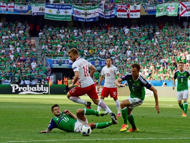 Northern Ireland's midfielder Oliver Norwood (L) and Northern Ireland's defender Jonny Evans (foreground R) vie with Poland's midfielder Jakub Blaszczykowski (C). (AFP Photo) Northern Ireland's midfielder Oliver Norwood (L) and Northern Ireland's defender Jonny Evans (foreground R) vie with Poland's midfielder Jakub Blaszczykowski (C). (AFP Photo)