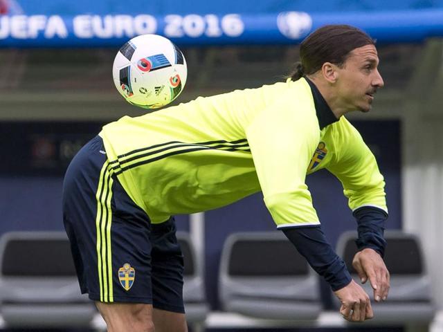 Sweden's forward and captain Zlatan Ibrahimovic controls a ball during a training session at the Stade de France stadium in Saint-Denis. (AFP Photo) Sweden's forward and captain Zlatan Ibrahimovic controls a ball during a training session at the Stade de France stadium in Saint-Denis. (AFP Photo)
