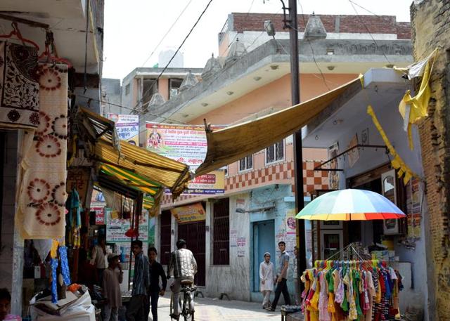 Muslims tenants living near shops adjacent to Pawam Dham Temple at Kairana. (HT Photo) Muslims tenants living near shops adjacent to Pawam Dham Temple at Kairana. (HT Photo)
