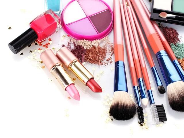 As monsoon approach, you should be extra cautious while using those make up products. If spoilt by the humidity, it can damage your skin. (Shutterstock) As monsoon approach, you should be extra cautious while using those make up products. If spoilt by the humidity, it can damage your skin. (Shutterstock)