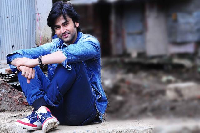 Actor Shashank Vyas says that as long as a show does well, dating a co-actor should not matter.