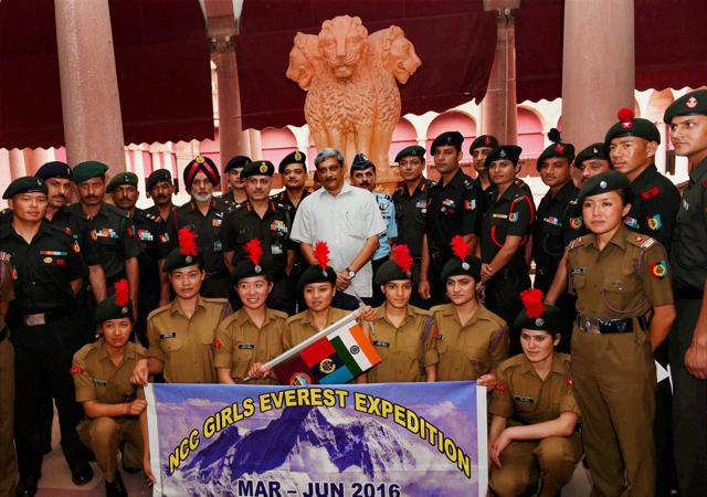 Defence minister Manohar Parrikar pose for a group photo with NCC cadets and officers.  (PTI)