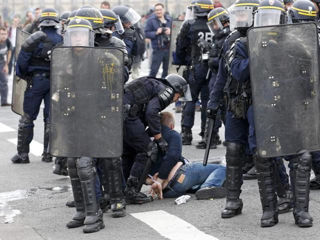 French CRS riot police apprehend a demonstrator during clashes during a demonstration in Paris as part of nationwide protests against plans to reform French labour laws, France, June 14, 2016. (Reuters Photo) French CRS riot police apprehend a demonstrator during clashes during a demonstration in Paris as part of nationwide protests against plans to reform French labour laws, France, June 14, 2016. (Reuters Photo)