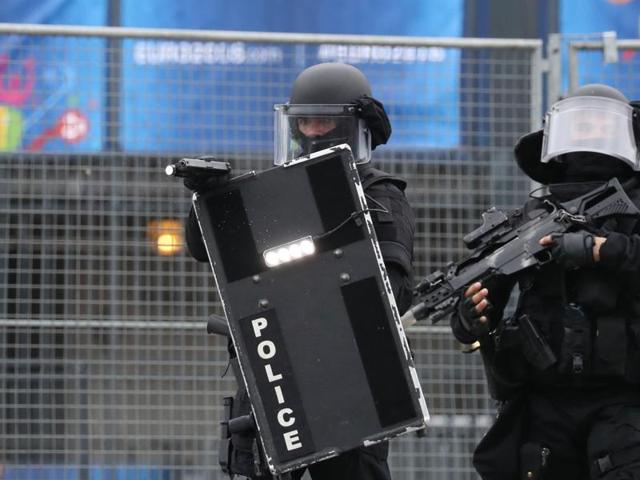 French Police Unit Raid in Paris - MINT IN BOX