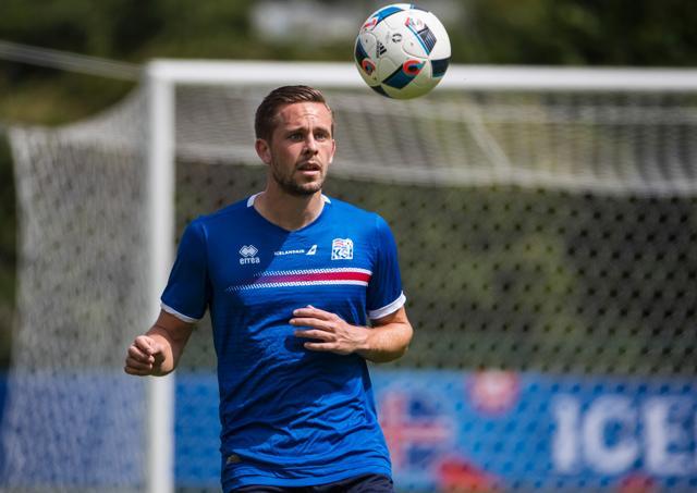 Iceland's midfielder Gylfi Sigurdsson eyes the ball during a Euro 2016 training session. (AFP Photo) Iceland's midfielder Gylfi Sigurdsson eyes the ball during a Euro 2016 training session. (AFP Photo)