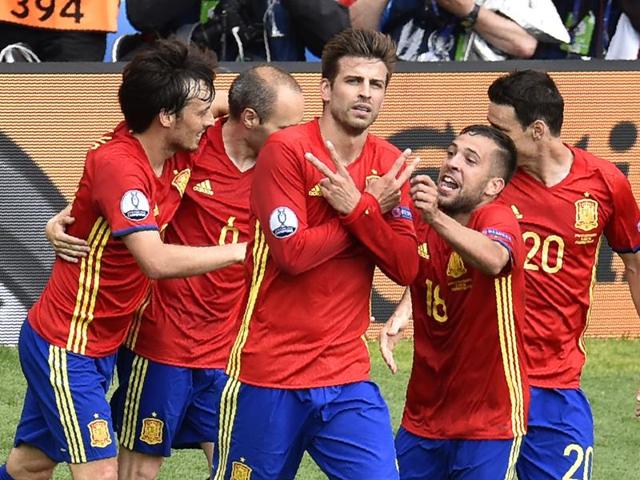 Pique gestures in celebration after scoring. (AFP)
