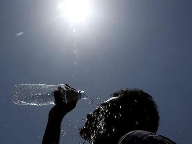 Bhopal youths jump in the upper lake to cool off themselves on a hot summer day. (HT file photo) Bhopal youths jump in the upper lake to cool off themselves on a hot summer day. (HT file photo)