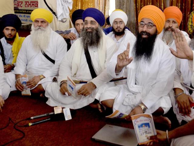 Addressing a press conference, the sect leaders claimed that the ‘maryada’ was never approved by the highest temporal seat of the Sikhs or by the general house of the SGPC.(Sameer Sehgal/HT Photo)