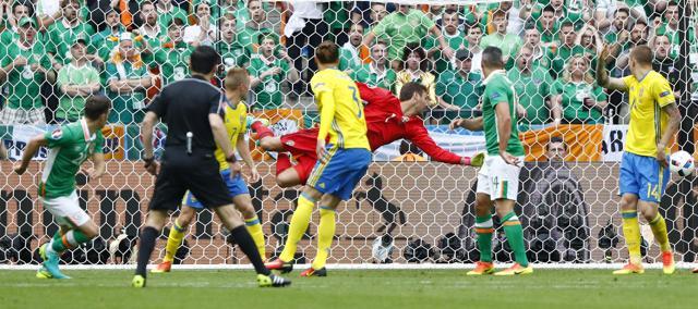 Wes Hoolahan buries the ball into the bottom right corner of the net. (REUTERS) Wes Hoolahan buries the ball into the bottom right corner of the net. (REUTERS)