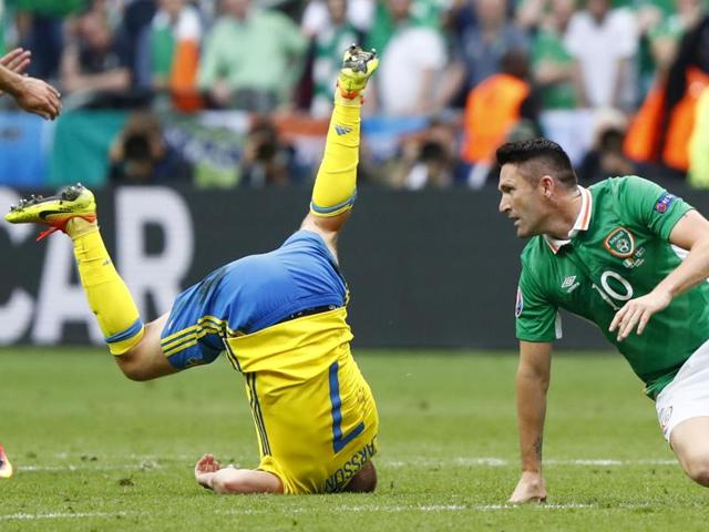 Sweden's Sebastian Larsson takes a tumble. (REUTERS)