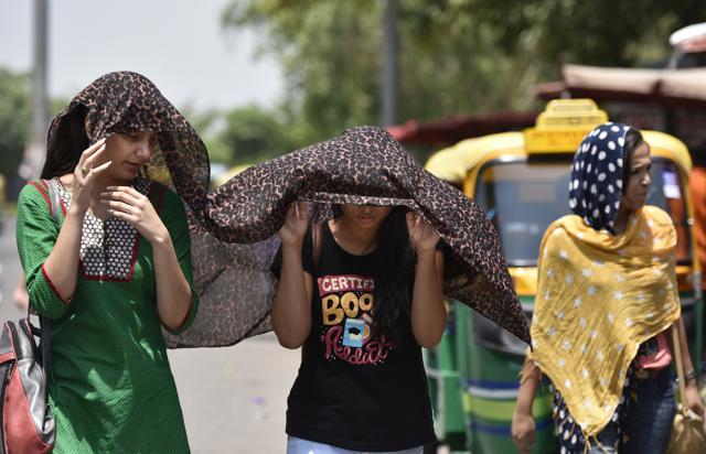 Girls cover their faces to protect themselves from scorching heat on a hot summer day in New Delhi (HT file photo) Girls cover their faces to protect themselves from scorching heat on a hot summer day in New Delhi (HT file photo)