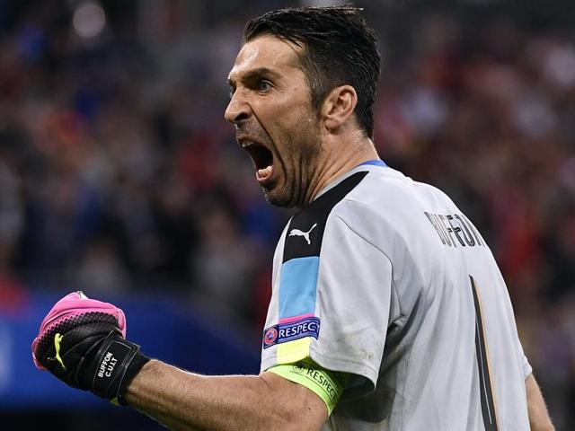 Italy's goalkeeper Gianluigi Buffon celebrates after Italy's midfielder Emanuele Giaccherini scored his team's first goal during the Euro 2016 group E football match. (AFP Photo) Italy's goalkeeper Gianluigi Buffon celebrates after Italy's midfielder Emanuele Giaccherini scored his team's first goal during the Euro 2016 group E football match. (AFP Photo)
