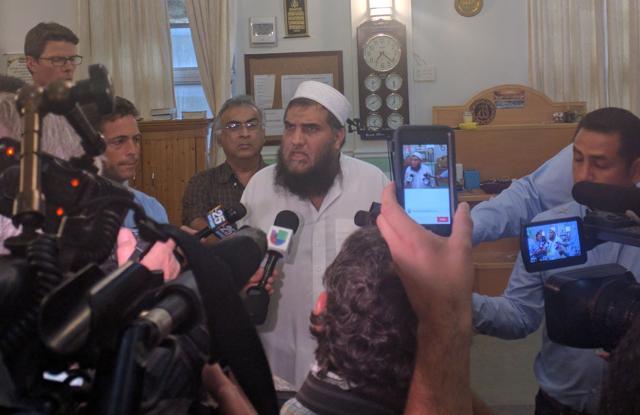 Imam Syed Shafeeq Rahman, the Imam of the mosque that mass shooter Omar Mateen attended, speaks to the media in Fort Pierce, Florida on Sunday. The imam of the mosque where the Orlando nightclub shooter worshipped said that the suspect never gave any indication he was capable of such violence. (AFP) Imam Syed Shafeeq Rahman, the Imam of the mosque that mass shooter Omar Mateen attended, speaks to the media in Fort Pierce, Florida on Sunday. The imam of the mosque where the Orlando nightclub shooter worshipped said that the suspect never gave any indication he was capable of such violence. (AFP)