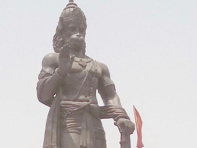 Made of brass, the statue has been made by Padma Shri winner Arjun Singh Prajapati and his son Mukesh Prajapati in Jaipur. (HT Photo) Made of brass, the statue has been made by Padma Shri winner Arjun Singh Prajapati and his son Mukesh Prajapati in Jaipur. (HT Photo)