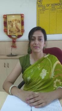 Tamanna Soni is a branch manager of the Allahabad Bank (HT Photo) Tamanna Soni is a branch manager of the Allahabad Bank (HT Photo)
