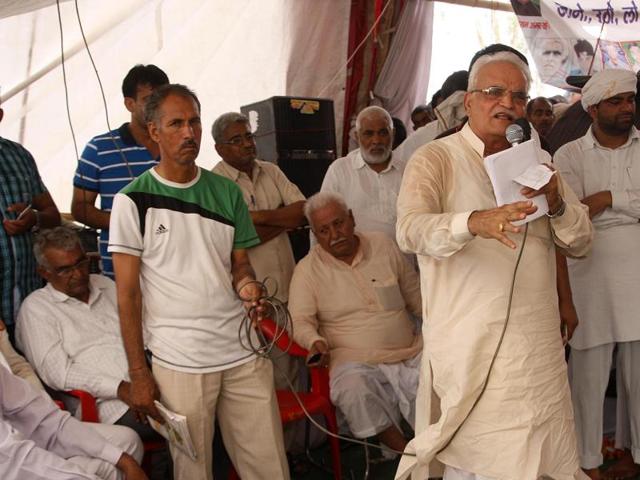 Congress MLA Anand Singh Dangi visits Jasia protest site to extend support to Jat protesters on Tuesday., 2016: Photo by Manoj Dhaka/HindustanTimes (Manoj Dhaka/HT Photo) Congress MLA Anand Singh Dangi visits Jasia protest site to extend support to Jat protesters on Tuesday., 2016: Photo by Manoj Dhaka/HindustanTimes (Manoj Dhaka/HT Photo)