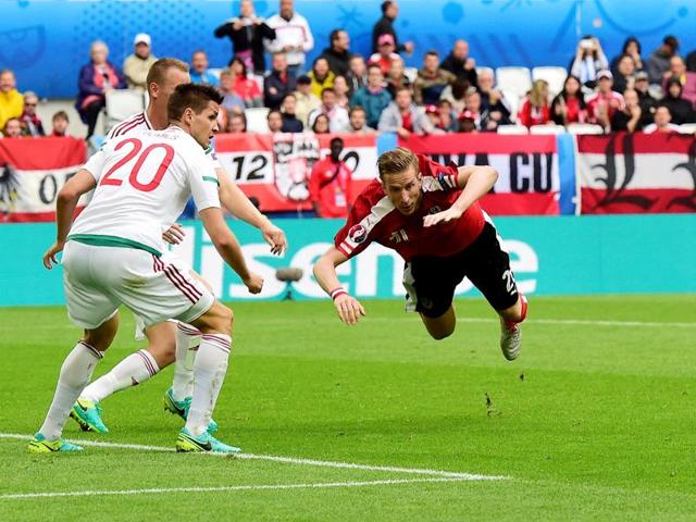 Austria's forward Marc Janko (right) vies with Hungary's defender Richard Guzmics (left) during the Euro 2016 group F football match between Hungary and Austria at the Matmut Atlantique stadium in Bordeaux. (AFP Photo) Austria's forward Marc Janko (right) vies with Hungary's defender Richard Guzmics (left) during the Euro 2016 group F football match between Hungary and Austria at the Matmut Atlantique stadium in Bordeaux. (AFP Photo)