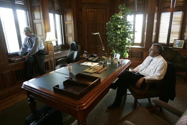 Ujjal Dosanjh, while he was federal health minister in 2005, in the Parliament buildings’ office of then Prime Minister Paul Martin (seen here looking out of the window). (David Chan)