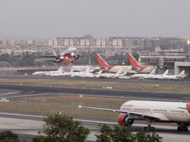 Opposing NITI Aayog’s proposal to privatise Air India and shut 28 PSUs, central trade unions have threatened to go on a strike. (Kalpak Pathak / HT File Photo) Opposing NITI Aayog’s proposal to privatise Air India and shut 28 PSUs, central trade unions have threatened to go on a strike. (Kalpak Pathak / HT File Photo)