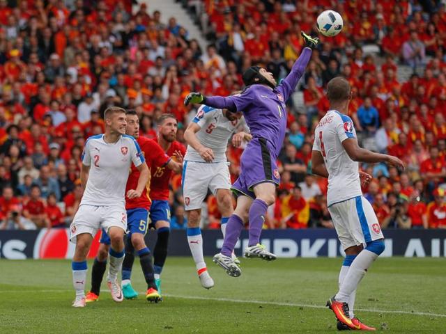 Wes Hoolahan struck a sweet volley for Republic of Ireland to lead Sweden before Ciaran Clark’s own goal resulted in a 1-1 draw.(AP)