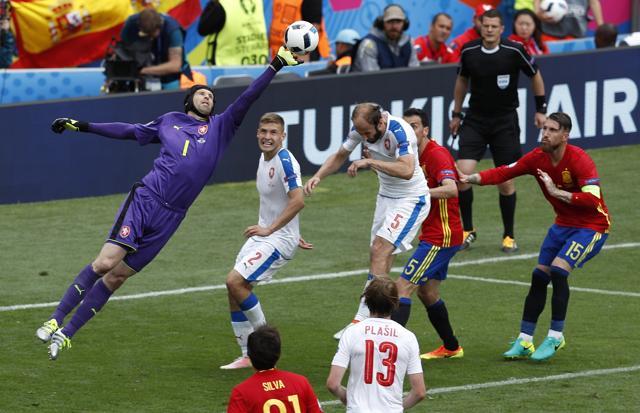 Petr Cech-led Czech Republic kept Spain at bay for 87 minutes before conceding. (AP)