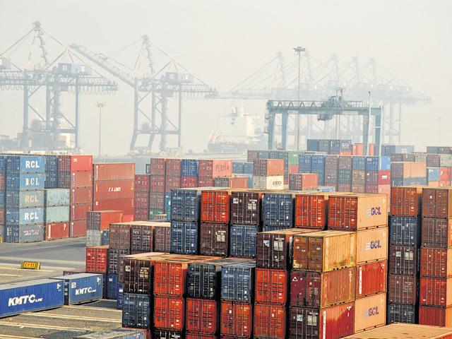 Trade deficit in May narrowed to $6.27 billion from $10.4 billion in the same month last year. (HT Photo)