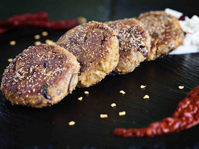 Crab cakes at Romy’s Kitchen. (PHOTO: ROMY GILL) Crab cakes at Romy’s Kitchen. (PHOTO: ROMY GILL)