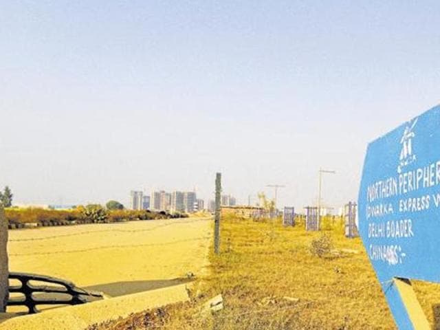 With the TOD policy approved, an 800 metre area along the metro route on Dwarka Expressway will get additional FAR of 3.5 for the first 500 metres and 2.5 for the remaining portion.(Abhinav Saha) With the TOD policy approved, an 800 metre area along the metro route on Dwarka Expressway will get additional FAR of 3.5 for the first 500 metres and 2.5 for the remaining portion.(Abhinav Saha)