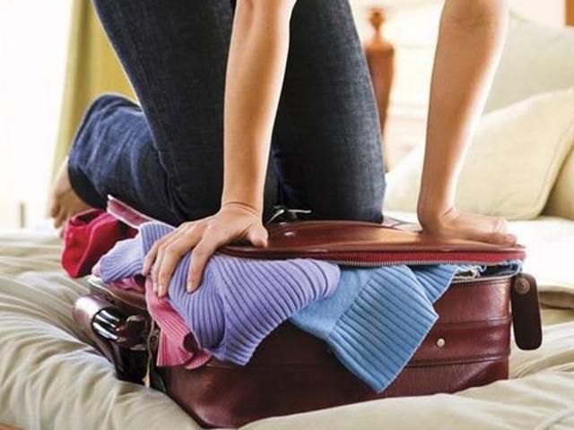 How to Travel Light: Best Tips For Travelers