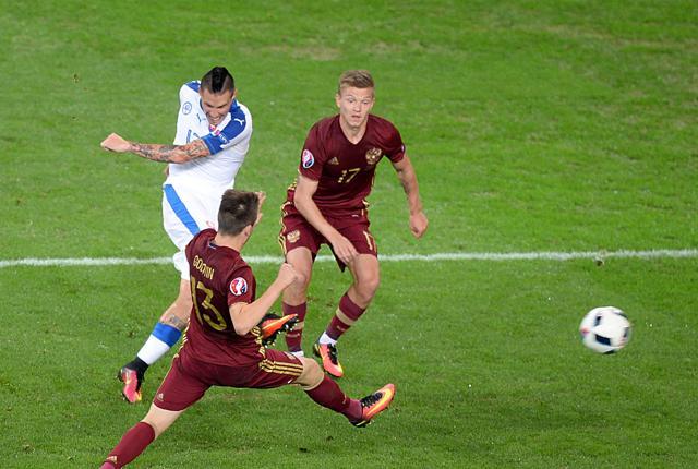 Slovakia's midfielder Marek Hamsik (left) shoots to score as he is marked by Russia's midfielder Aleksandr Golovin (bottom) and Russia's midfielder Oleg Shatov (right) during the Euro 2016 group B football match between Russia and Slovakia. (AFP Photo) Slovakia's midfielder Marek Hamsik (left) shoots to score as he is marked by Russia's midfielder Aleksandr Golovin (bottom) and Russia's midfielder Oleg Shatov (right) during the Euro 2016 group B football match between Russia and Slovakia. (AFP Photo)