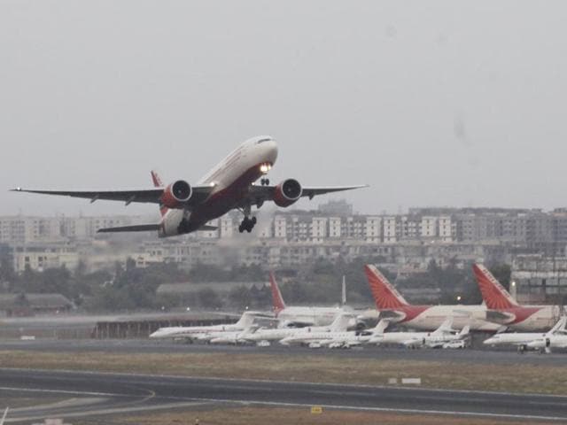 An aircraft prepares to land at the Chhatrapati Shivaji airport, in Mumbai, June 15, 2016.(AP)