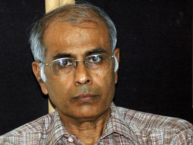 Narendra Dabholkar, a leading anti-superstition activist, was shot dead by two unidentified motorcycle borne assailants at point blank range in Pune on the morning of August 20, 2013.(HT File Photo)
