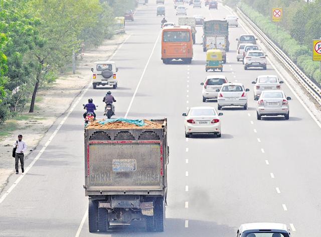 Heavy vehicles do not generally cross the 100 kmph limit but they often cross the limit of 60 kmph, but this is not captured by the cameras, the traffic police said. (Sunil Ghosh/HT Photo) Heavy vehicles do not generally cross the 100 kmph limit but they often cross the limit of 60 kmph, but this is not captured by the cameras, the traffic police said. (Sunil Ghosh/HT Photo)