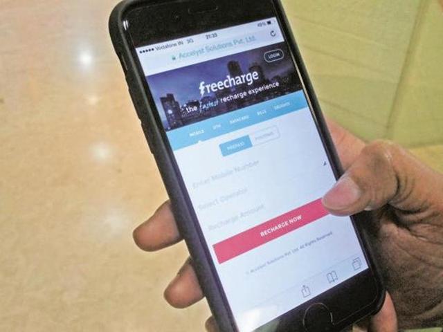 Mobile wallet companies FreeCharge and MobiKwik, battling for the second position in India, were slugging it out on social media since Wednesday. (Livemint) Mobile wallet companies FreeCharge and MobiKwik, battling for the second position in India, were slugging it out on social media since Wednesday. (Livemint)