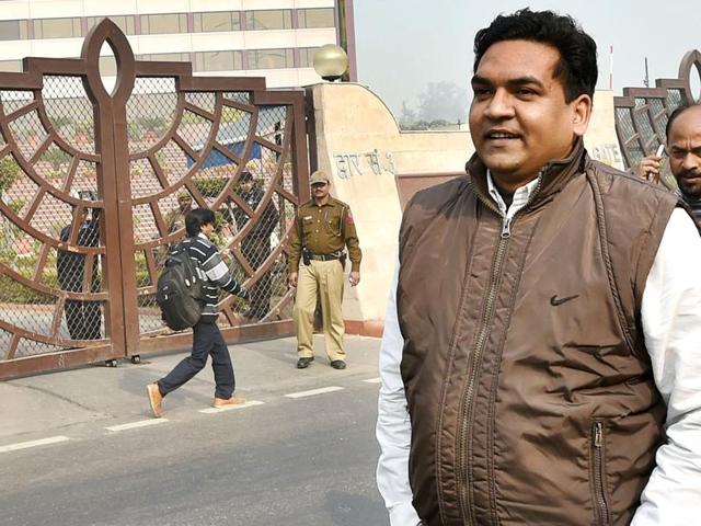 Delhi water minister Kapil Mishra on Friday said a ‘lobby’ in the Bharatiya Janata Party (BJP) was trying to shield former chief minister Sheila Dikshit in the alleged ‘water tanker scam.(Hindustan Times)