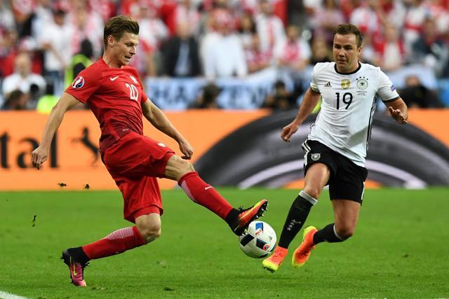Poland's defender Lukasz Piszczek (L) vies for the ball against Germany's forward Mario Goetze. (AFP Photo) Poland's defender Lukasz Piszczek (L) vies for the ball against Germany's forward Mario Goetze. (AFP Photo)