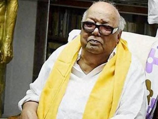DMK chief M Karunanidhi has called the proposal to make Hindi the main medium of official communication an ‘atrocity’. Tamil Nadu had earlier strongly opposed the adoption of Hindi and Sanskrit as official languages.(PTI File Photo) DMK chief M Karunanidhi has called the proposal to make Hindi the main medium of official communication an ‘atrocity’. Tamil Nadu had earlier strongly opposed the adoption of Hindi and Sanskrit as official languages.(PTI File Photo)