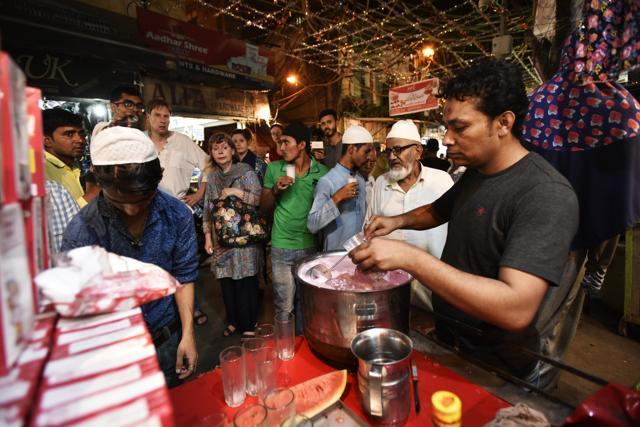 Nawab Qureshi’s pin drink is made of watermelon, milk and Rooh Afza. (Arun Sharma/ HT Photo) Nawab Qureshi’s pin drink is made of watermelon, milk and Rooh Afza. (Arun Sharma/ HT Photo)