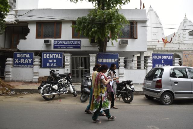 The clinic is built in a complex that also houses a Shiv mandir and a Sai mandir. (Tribhuwan Sharma / HT Photo)