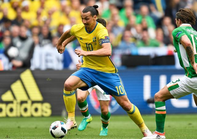 Sweden's Zlatan Ibrahimovic runs with the ball during the Euro 2016 Group E match between Ireland and Sweden at the Stade de France in Saint-Denis. (AP Photo) Sweden's Zlatan Ibrahimovic runs with the ball during the Euro 2016 Group E match between Ireland and Sweden at the Stade de France in Saint-Denis. (AP Photo)