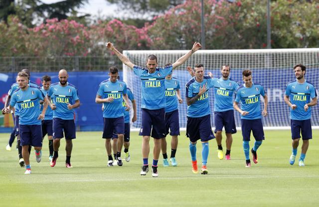 Italy players attend a training session at the Bernard Gasset center in Montpellier, France. (AP Photo)