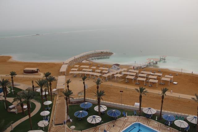 Resorts and popular attractions are your only respite from the hot desert Resorts and popular attractions are your only respite from the hot desert